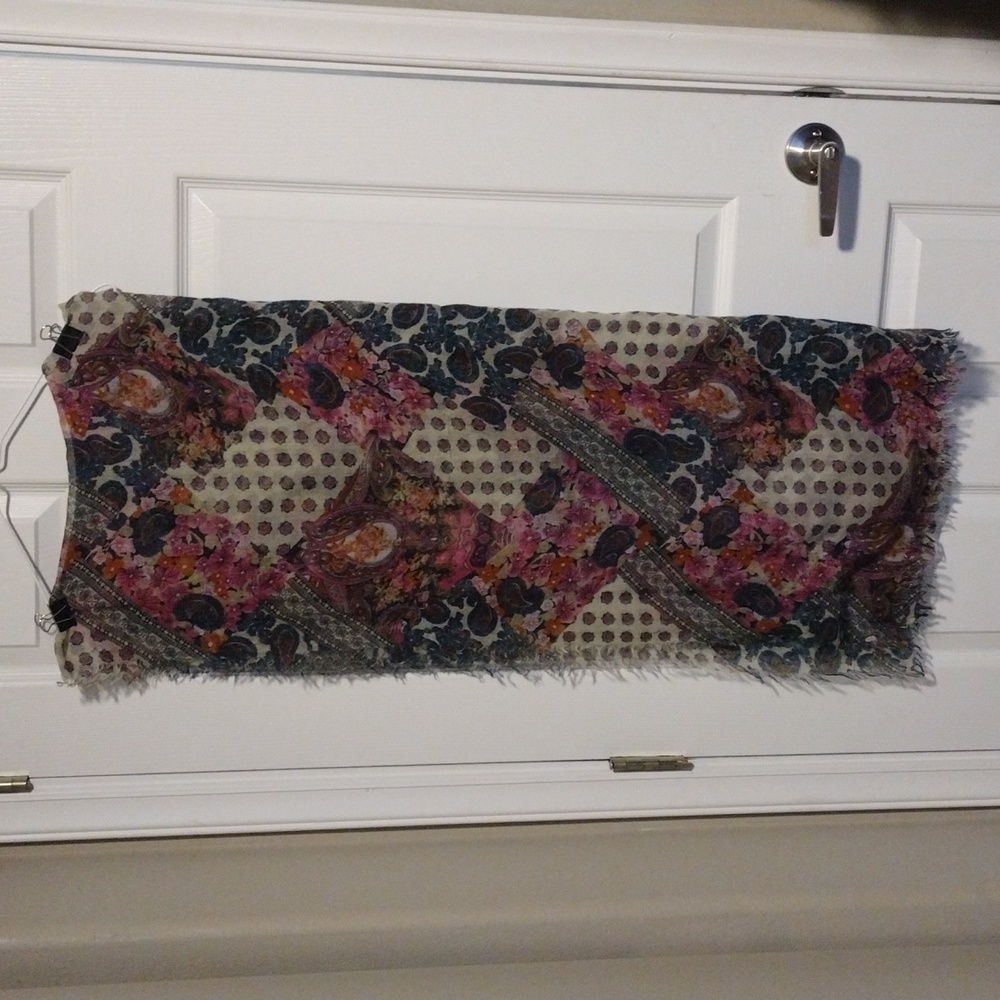 Paisley print light weight wrap - 80 in long 32 in wide